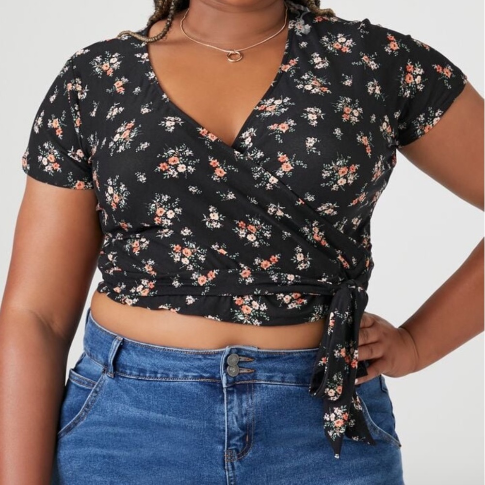 NWT- F21 Plus black floral top size 2x